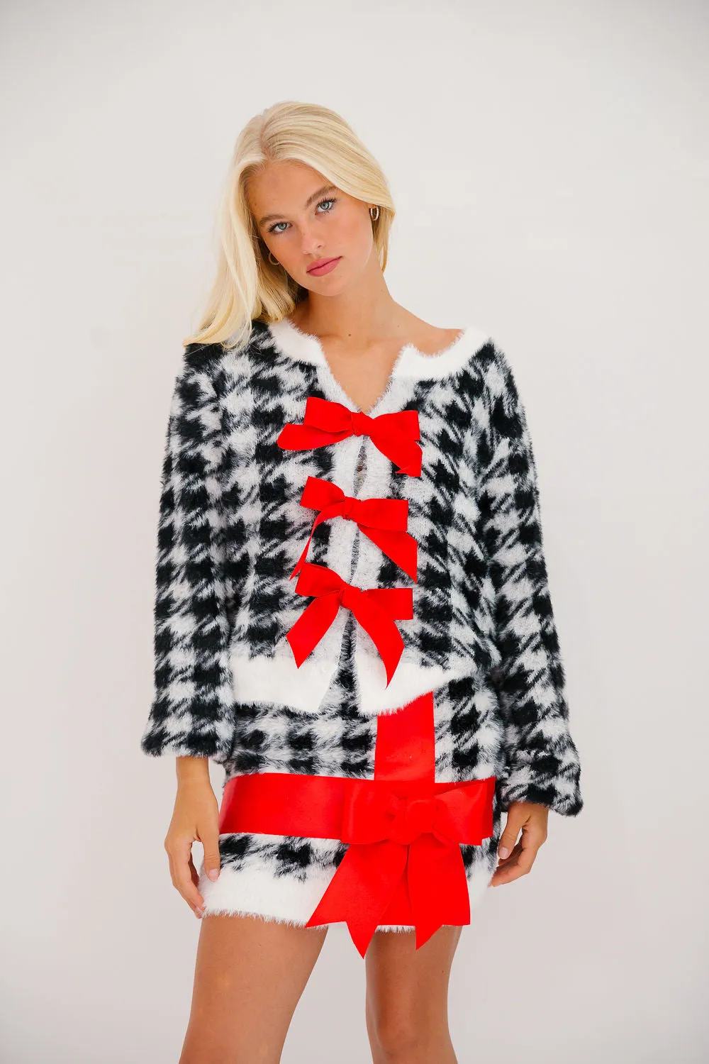 HOLIDAY SEASON HOUNDSTOOTH CARDIGAN