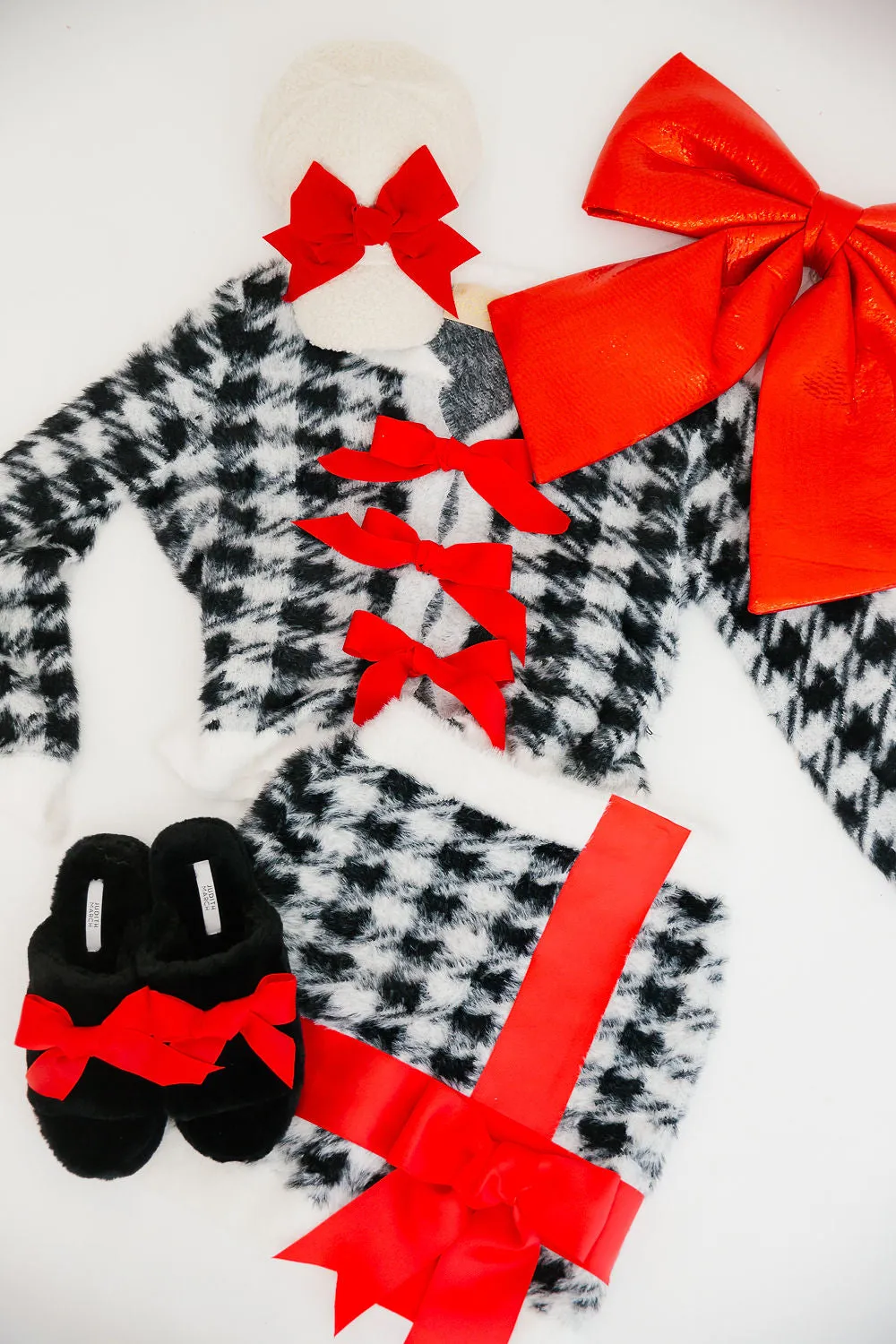 HOLIDAY SEASON HOUNDSTOOTH CARDIGAN