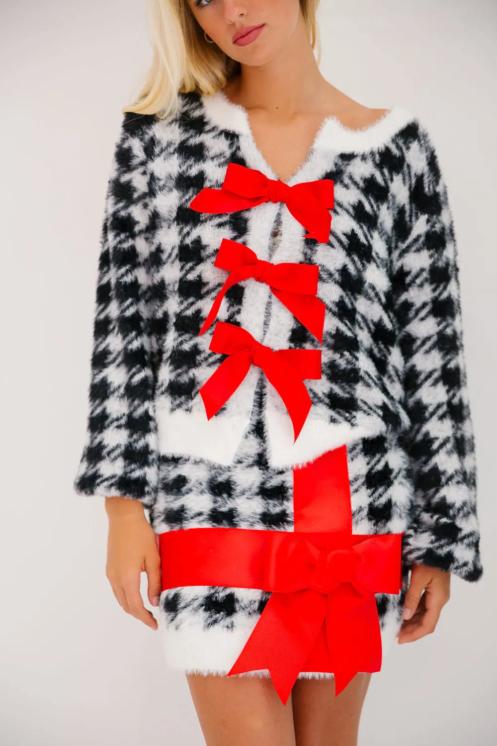 HOLIDAY SEASON HOUNDSTOOTH CARDIGAN