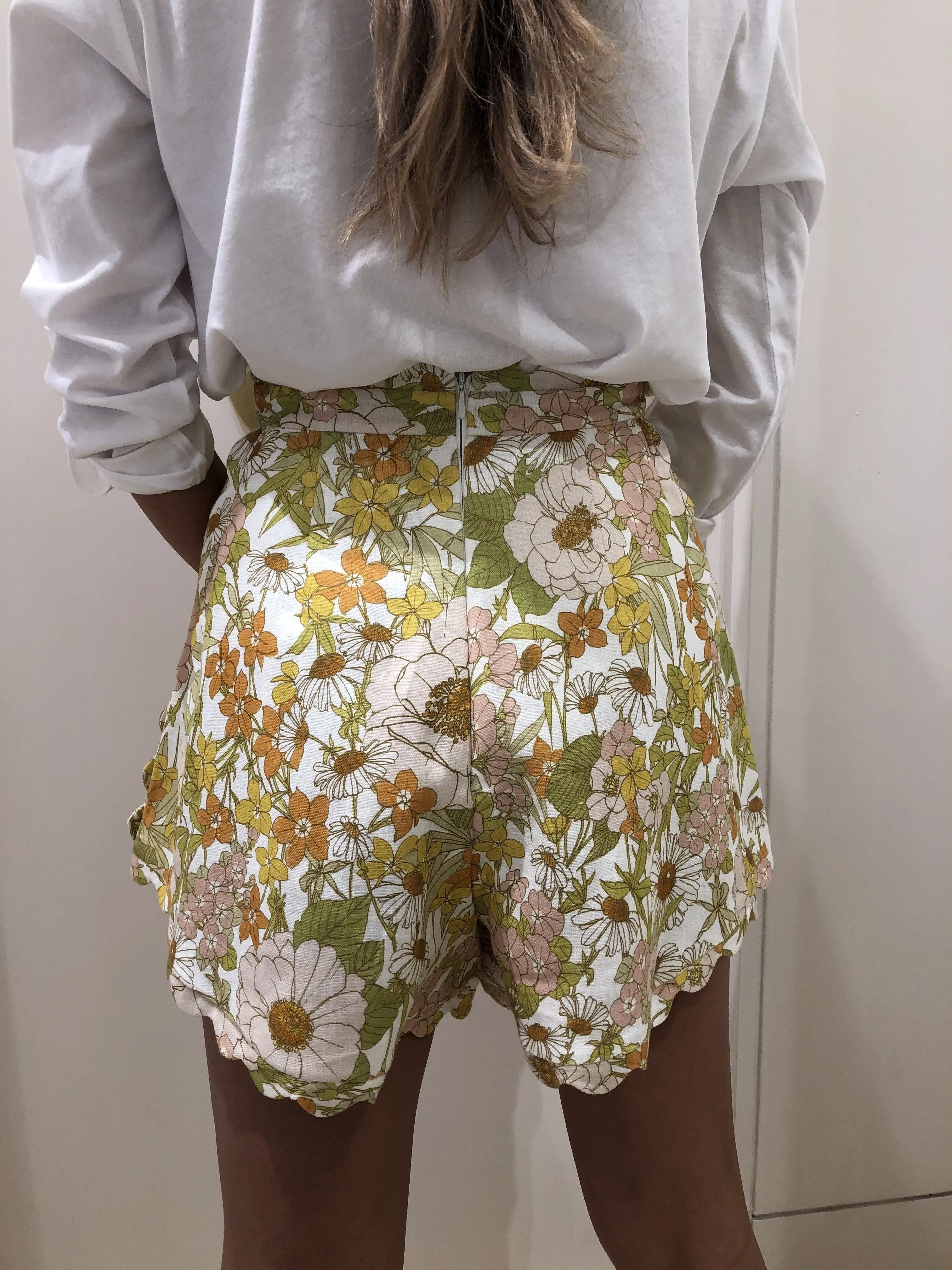 Super Eight Scalloped Short